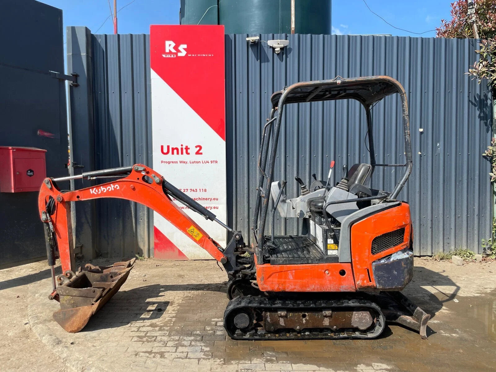 Miniexcavadora compacta Kubota KX 015-4 de 1,5 t usada 2013 con 3212 h y 3 cucharones