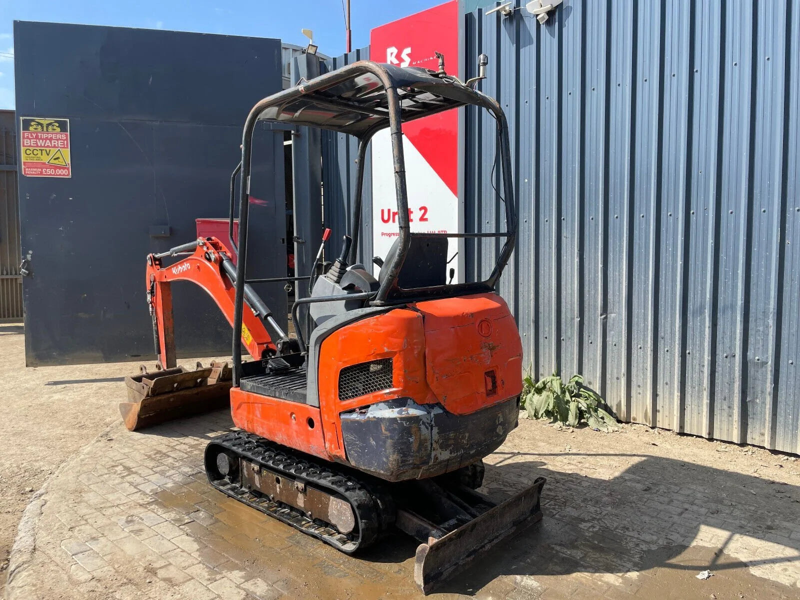 Miniexcavadora compacta Kubota KX 015-4 de 1,5 t usada 2013 con 3212 h y 3 cucharones