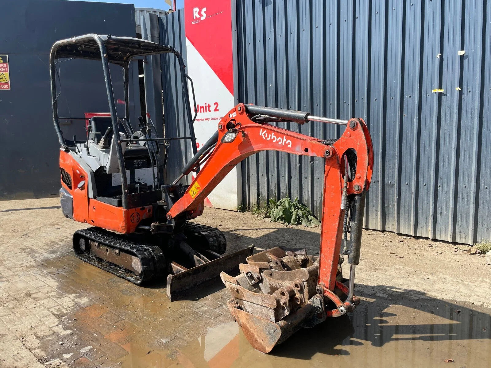 Miniexcavadora compacta Kubota KX 015-4 de 1,5 t usada 2013 con 3212 h y 3 cucharones