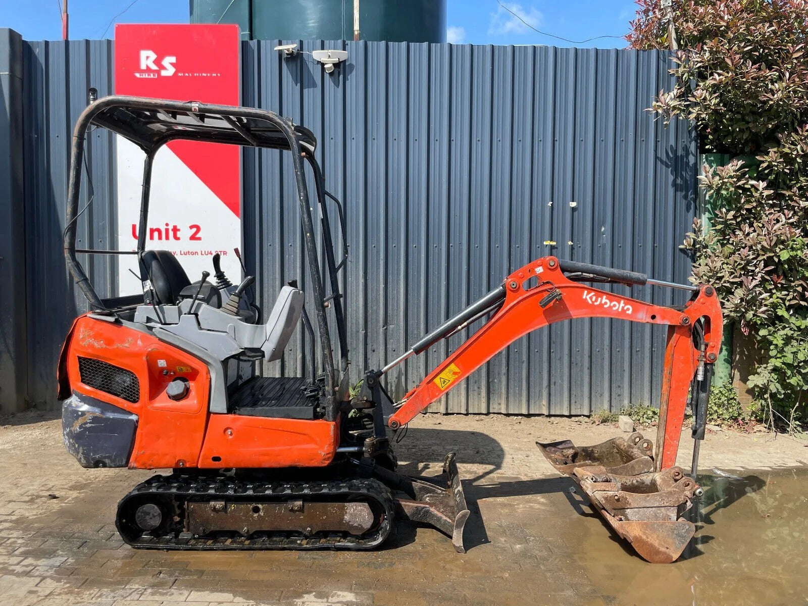 Miniexcavadora compacta Kubota KX 015-4 de 1,5 t usada 2013 con 3212 h y 3 cucharones