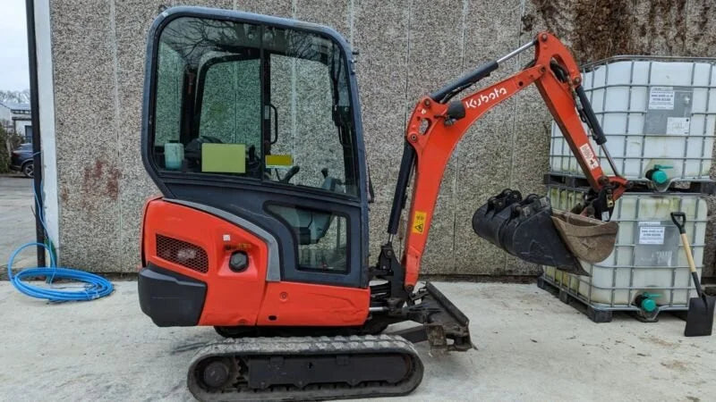 Miniexcavadora Kubota KX016-4 de 1,7 t de ocasión 2014 con cabina climatizada y 3 cucharones