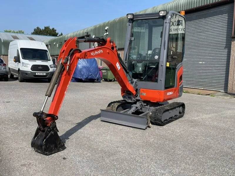 Miniexcavadora Kubota KX016-4 1,6 t usada 2013 cabina cerrada de 2971 h con 3 cucharones