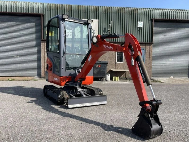 Miniexcavadora Kubota KX016-4 1,6 t usada 2013 cabina cerrada de 2971 h con 3 cucharones