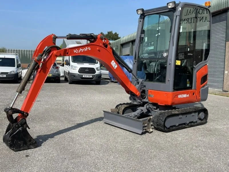 Miniexcavadora Kubota KX016-4 1,6 t usada 2013 cabina cerrada de 2971 h con 3 cucharones