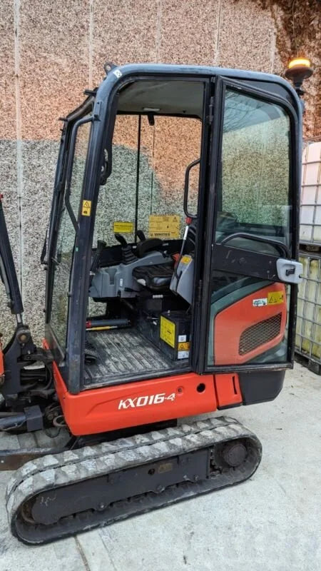 Miniexcavadora Kubota KX016-4 de 1,7 t de ocasión 2014 con cabina climatizada y 3 cucharones