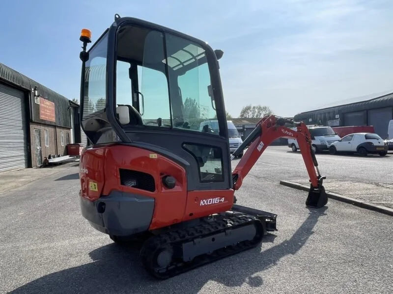 Miniexcavadora Kubota KX016-4 1,6 t usada 2013 cabina cerrada de 2971 h con 3 cucharones