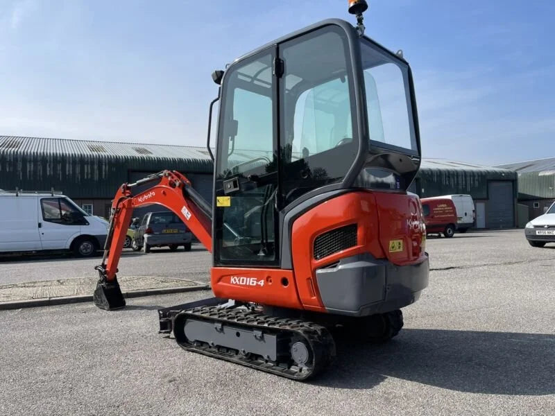 Miniexcavadora Kubota KX016-4 1,6 t usada 2013 cabina cerrada de 2971 h con 3 cucharones