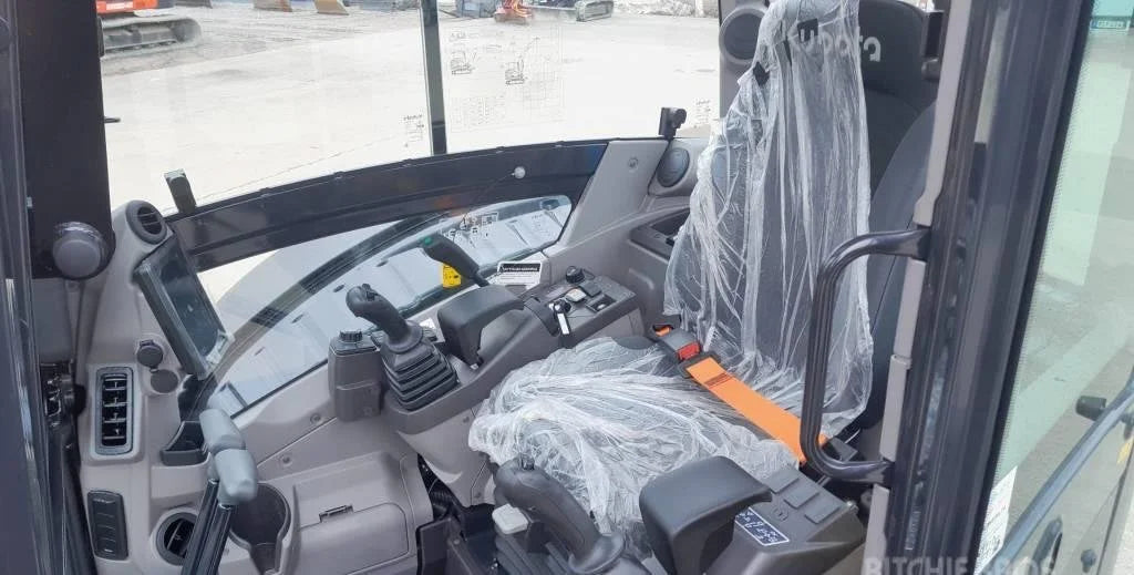Miniexcavadora Kubota KX060-5 de 5,7 t con tiltrotator usada 2022 casi nueva de 5 h