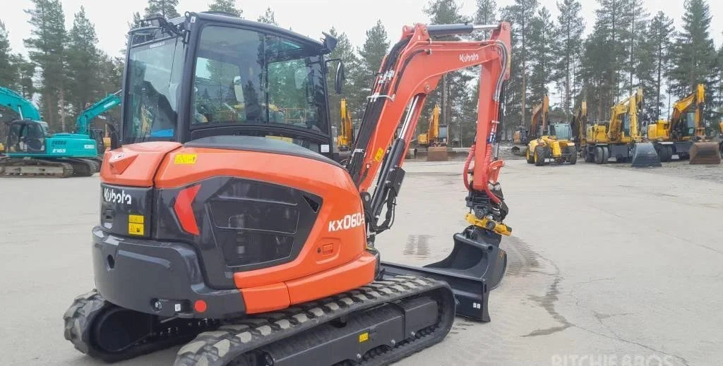 Miniexcavadora Kubota KX060-5 de 5,7 t con tiltrotator usada 2022 casi nueva de 5 h