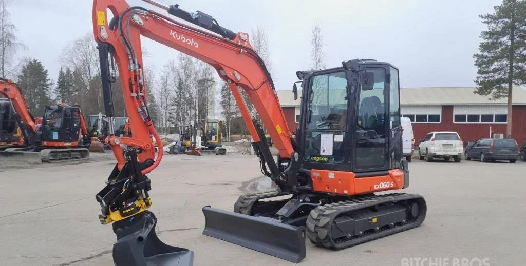 Miniexcavadora Kubota KX060-5 de 5,7 t con tiltrotator usada 2022 casi nueva de 5 h