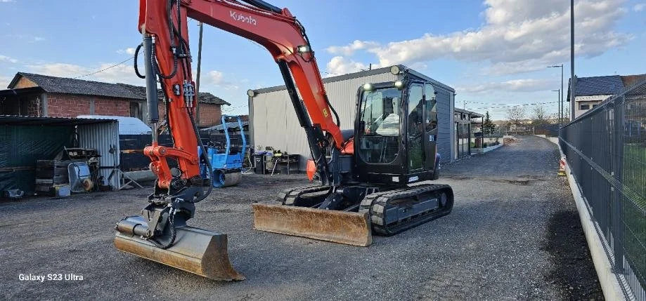 Miniexcavadora Kubota KX080-3 de 8,2 t usada 2012 de 3300 h con enganche hidráulico