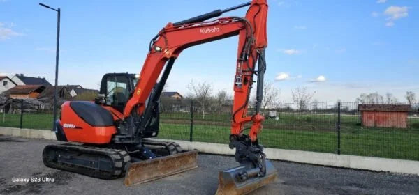 Miniexcavadora Kubota KX080-3 de 8,2 t usada 2012 de 3300 h con enganche hidráulico