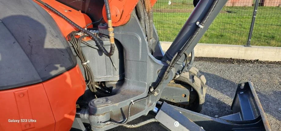 Miniexcavadora Kubota KX080-3 de 8,2 t usada 2012 de 3300 h con enganche hidráulico