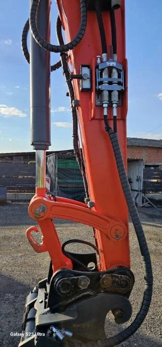 Miniexcavadora Kubota KX080-3 de 8,2 t usada 2012 de 3300 h con enganche hidráulico