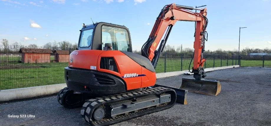 Miniexcavadora Kubota KX080-3 de 8,2 t usada 2012 de 3300 h con enganche hidráulico