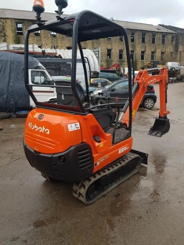 Miniexcavadora Kubota KX36-3 de 1,5 t usada de 2009 con 2400 h y 3 cucharones a elegir