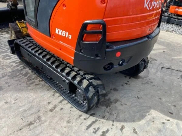 Miniexcavadora Kubota KX61-3 de 2,5 t usada 2013 con cabina climatizada de 2417 h y 3 cucharones