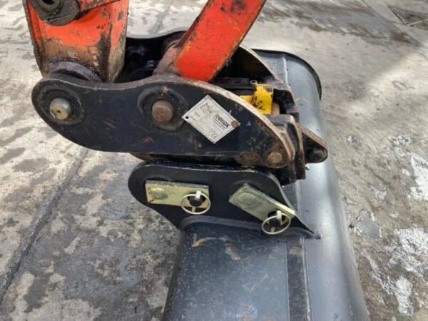 Miniexcavadora Kubota KX61-3 de 2,5 t usada 2013 con cabina climatizada de 2417 h y 3 cucharones