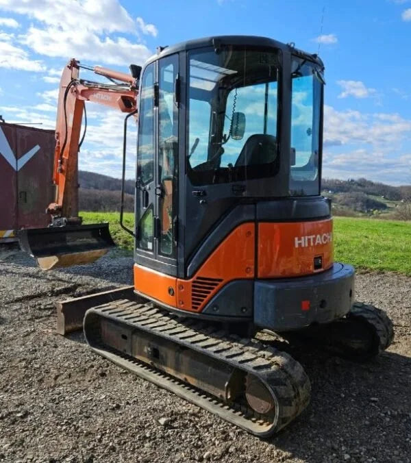 Miniexcavadora Kubota KX71-3 de 2,8 t usada de 2012 con 3480 h y enganche rápido hidráulico