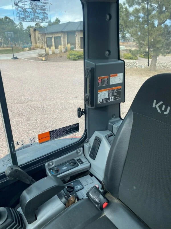 Miniexcavadora Kubota KX033-4R3A de 3,5 t usada 2016 con cabina climatizada de 3.864 h y 3 cucharones