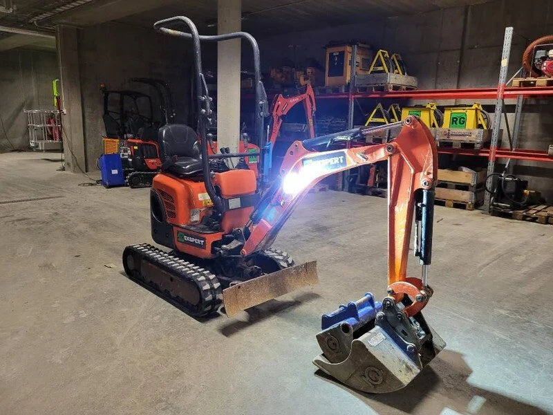 Miniexcavadora Kubota U 10-3 de 1,1 t usada 2016 con 825 h, primer dueño, con 3 cucharones