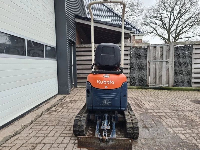 Miniexcavadora compacta Kubota U10-3 de 1,04 t, usada, año 2006, 4500 h, con 3 cucharones