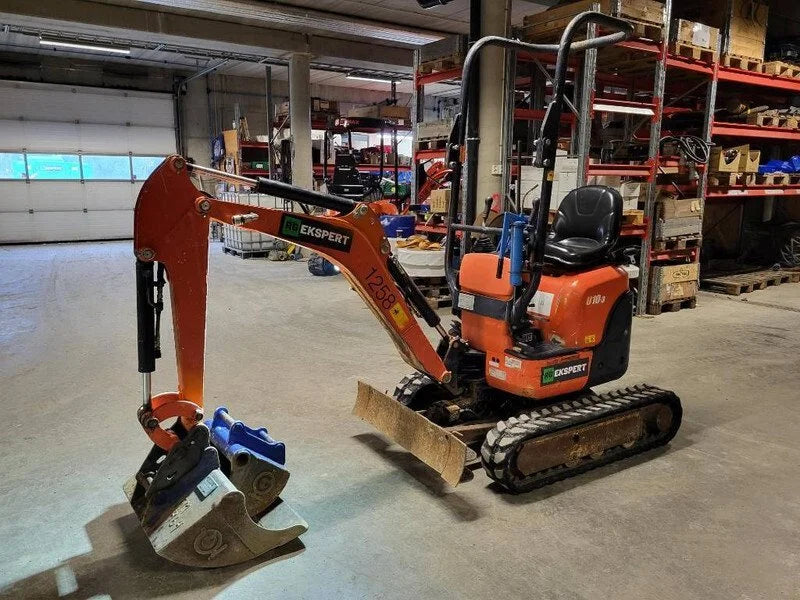 Miniexcavadora Kubota U 10-3 de 1,1 t usada 2016 con 825 h, primer dueño, con 3 cucharones