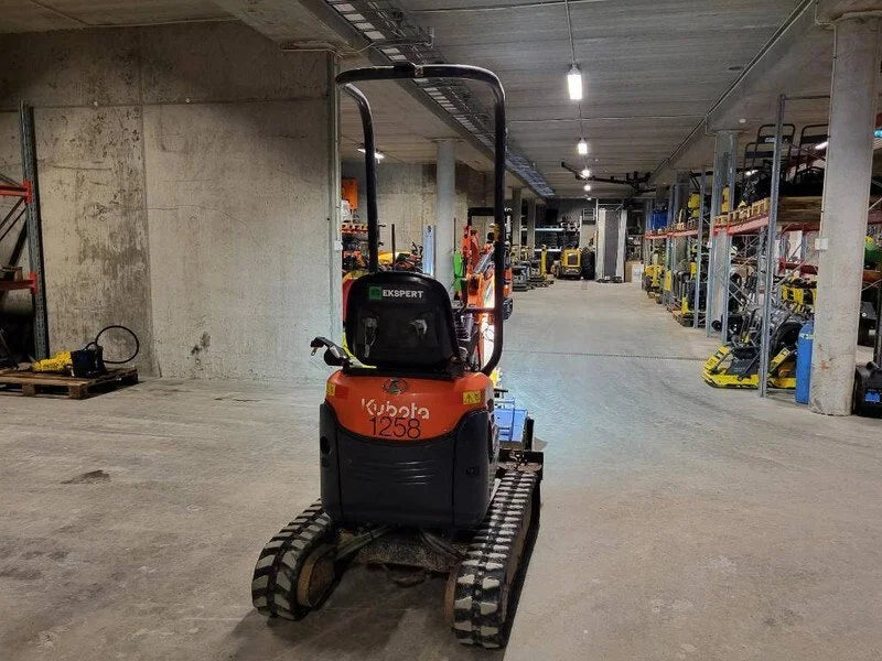 Miniexcavadora Kubota U 10-3 de 1,1 t usada 2016 con 825 h, primer dueño, con 3 cucharones
