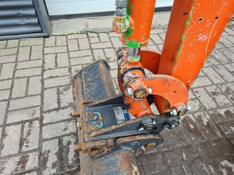 Miniexcavadora compacta Kubota U10-3 de 1,04 t, usada, año 2006, 4500 h, con 3 cucharones