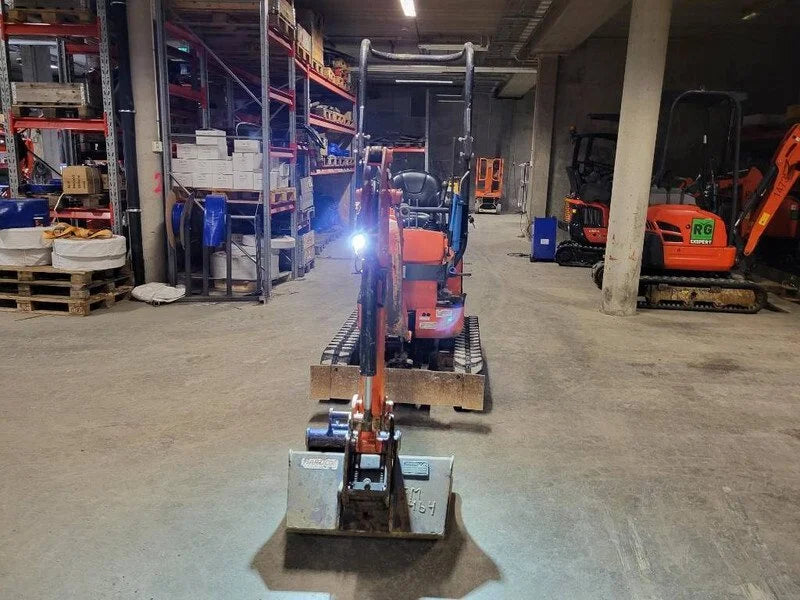 Miniexcavadora Kubota U 10-3 de 1,1 t usada 2016 con 825 h, primer dueño, con 3 cucharones