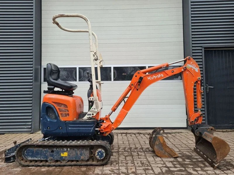 Miniexcavadora compacta Kubota U10-3 de 1,04 t, usada, año 2006, 4500 h, con 3 cucharones