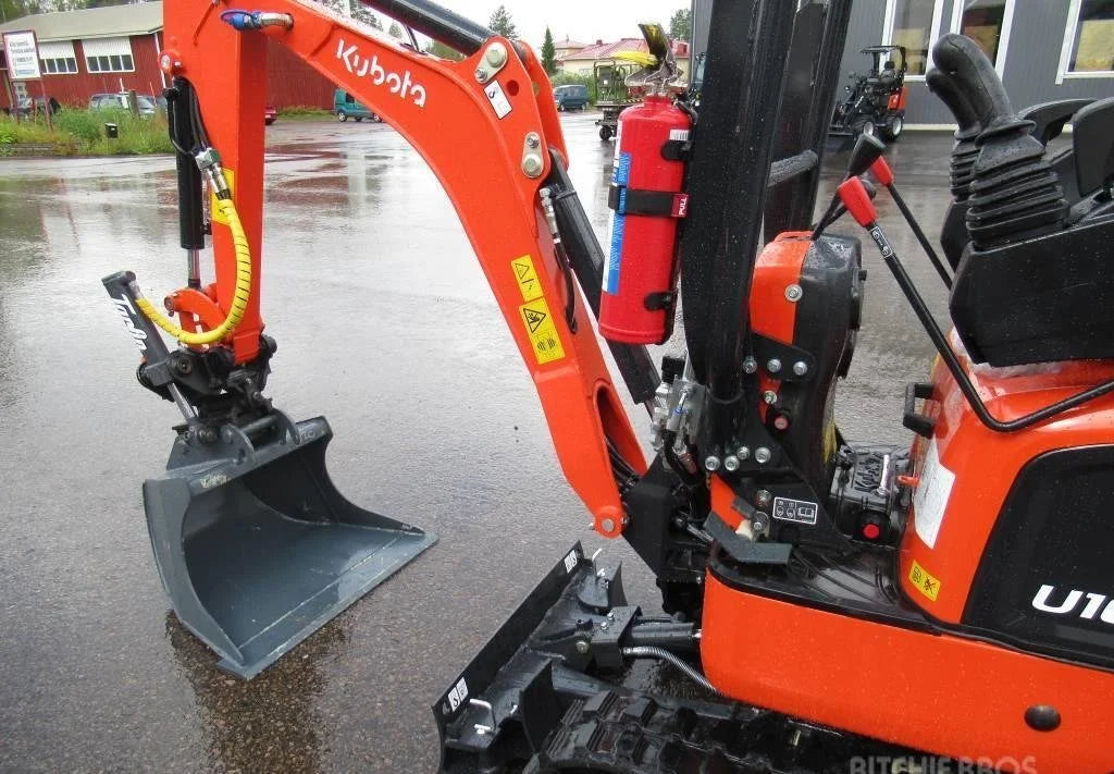 Miniexcavadora Kubota U10-5 de 1,1 t usada 2022 casi nueva de 10 h con 3 cucharones