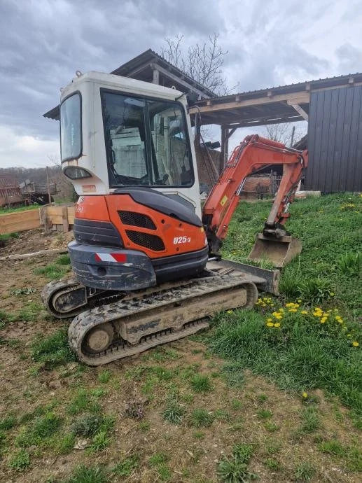 Miniexcavadora Kubota U25-3 de 2,5 t de ocasión 2003 cabina cerrada de 3050 h con 3 cucharones