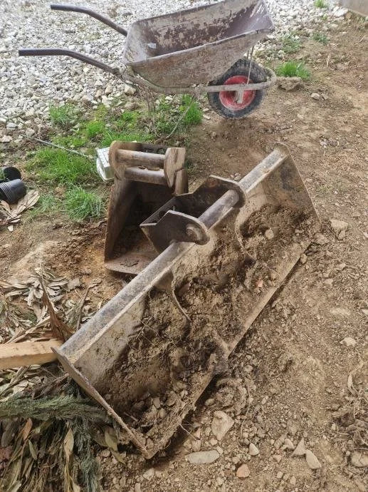Miniexcavadora Kubota U25-3 de 2,5 t de ocasión 2003 cabina cerrada de 3050 h con 3 cucharones