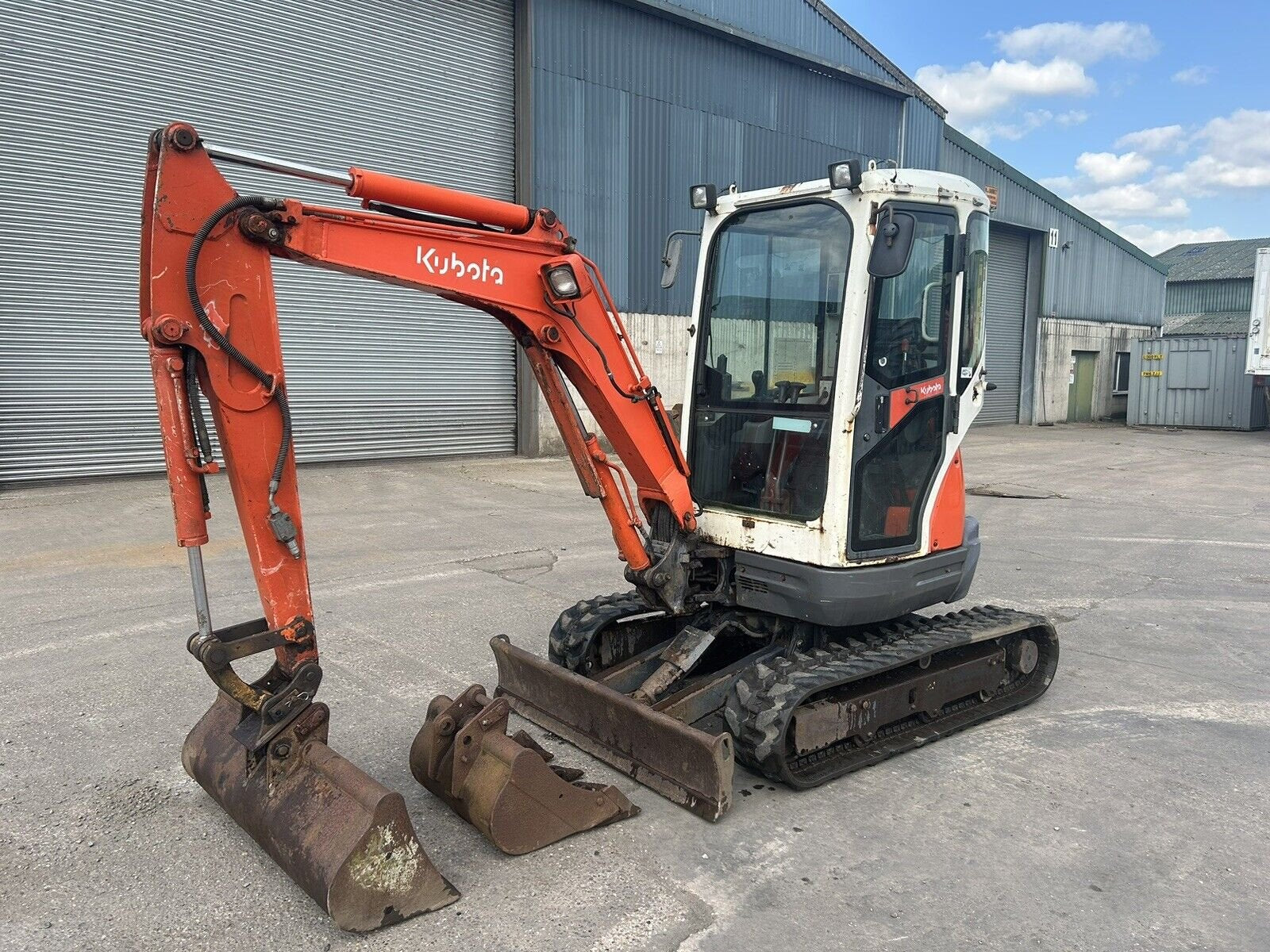 Kubota U25-3 (2008) – Mini Excavadora 2,6T – 3 600 h – Martillo Hidráulico + 3 Cucharas – Revisada
