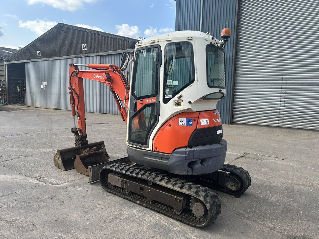 Kubota U25-3 (2008) – Mini Excavadora 2,6T – 3 600 h – Martillo Hidráulico + 3 Cucharas – Revisada