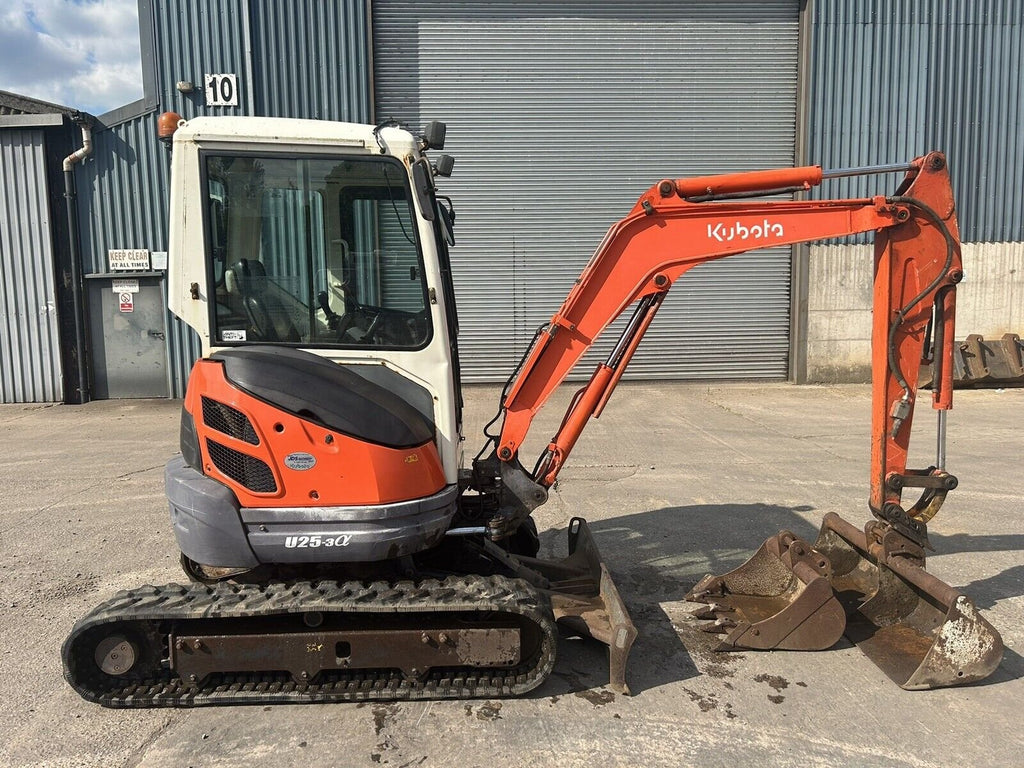 Kubota U25-3 (2008) – Mini Excavadora 2,6T – 3 600 h – Martillo Hidráulico + 3 Cucharas – Revisada