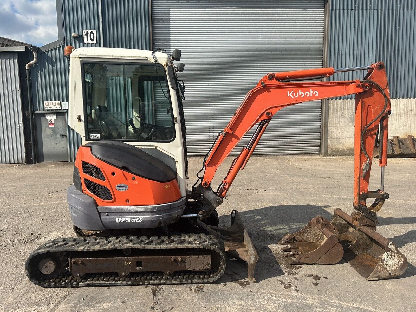 Kubota U25-3 (2008) – Mini Excavadora 2,6T – 3 600 h – Martillo Hidráulico + 3 Cucharas – Revisada