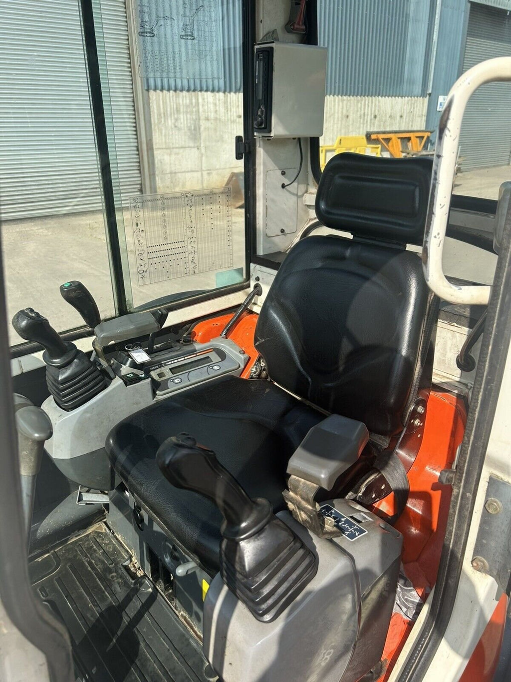 Kubota U25-3 (2008) – Mini Excavadora 2,6T – 3 600 h – Martillo Hidráulico + 3 Cucharas – Revisada