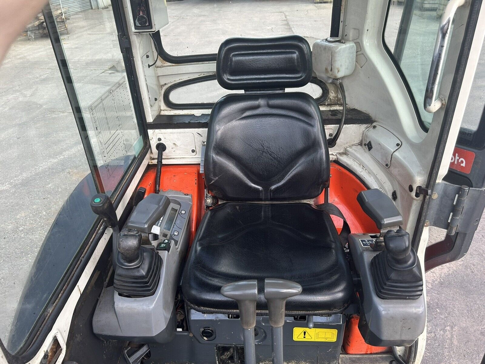 Kubota U25-3 (2008) – Mini Excavadora 2,6T – 3 600 h – Martillo Hidráulico + 3 Cucharas – Revisada