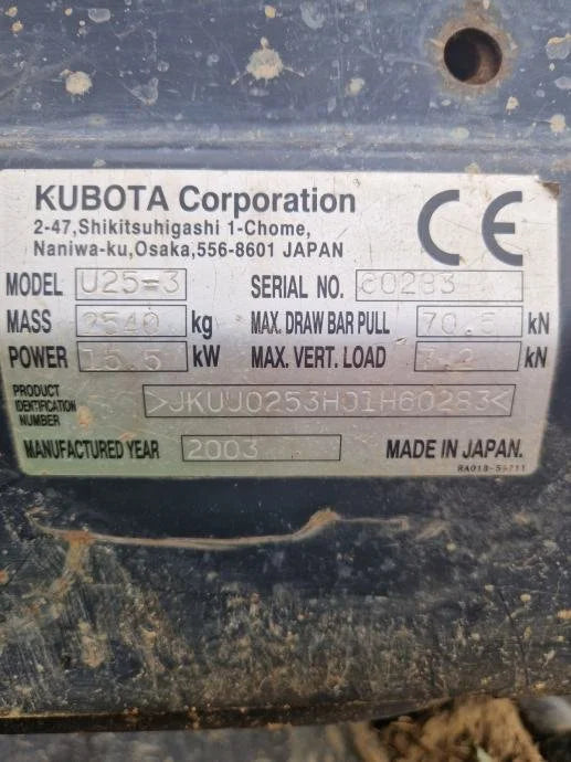 Miniexcavadora Kubota U25-3 de 2,5 t de ocasión 2003 cabina cerrada de 3050 h con 3 cucharones