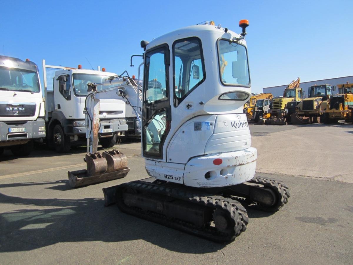 Kubota U25-3 (2005) – Mini Excavadora 2,6T – 6 333 h – 3 Cucharas – Enganche Rápido – Revisada