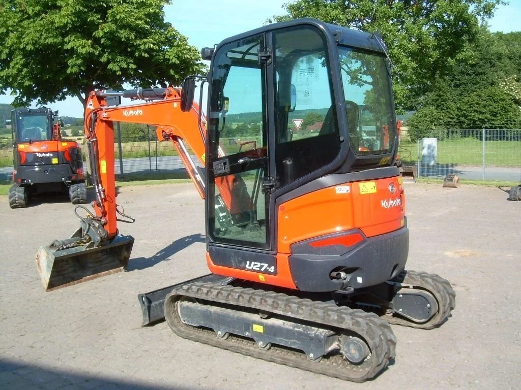 Miniexcavadora Kubota U 27-4 de 2,6 t de ocasión 2020 con solo 315 h y 3 cucharones