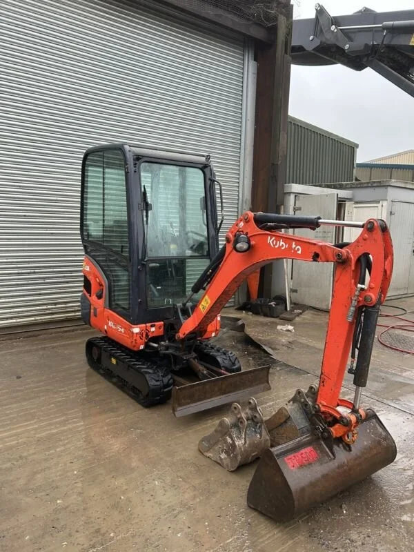 Miniexcavadora Kubota U17-3 de 1,6 t sin voladizo, usada, año 2015, 2090 h, con 3 cucharones