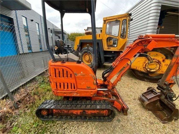 IHI 15NX (2004) – Miniexcavadora 1,5T con 3 Cucharas – 6 088 h – Compacta y Fiable
