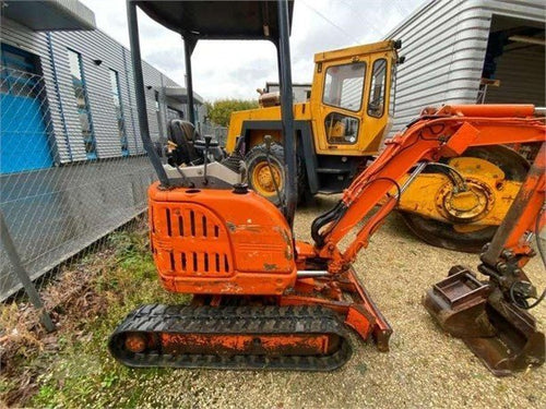 IHI 15NX (2004) – Miniexcavadora 1,5T con 3 Cucharas – 6 088 h – Compacta y Fiable