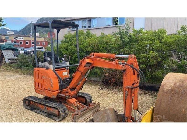 IHI 15NX (2004) – Miniexcavadora 1,5T con 3 Cucharas – 6 088 h – Compacta y Fiable
