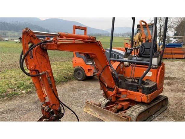 IHI 15NX (2004) – Miniexcavadora 1,5T con 3 Cucharas – 6 088 h – Compacta y Fiable