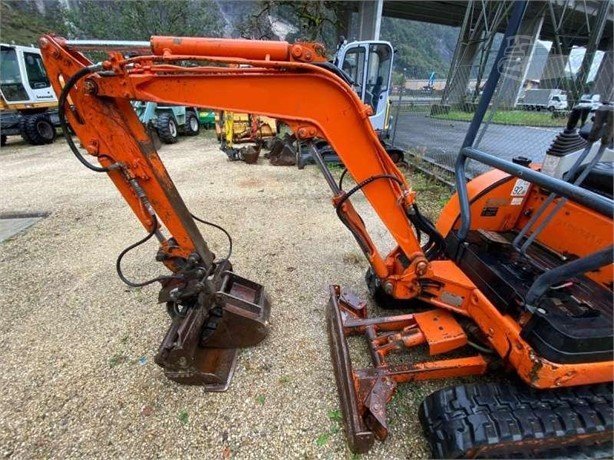 IHI 15NX (2004) – Miniexcavadora 1,5T con 3 Cucharas – 6 088 h – Compacta y Fiable