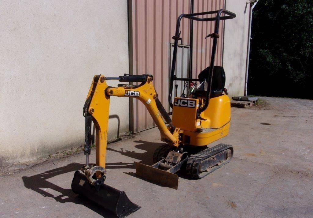 JCB 8008 (2017) – Mini excavadora 900 kg – 2 104 h – Ultracompacta
